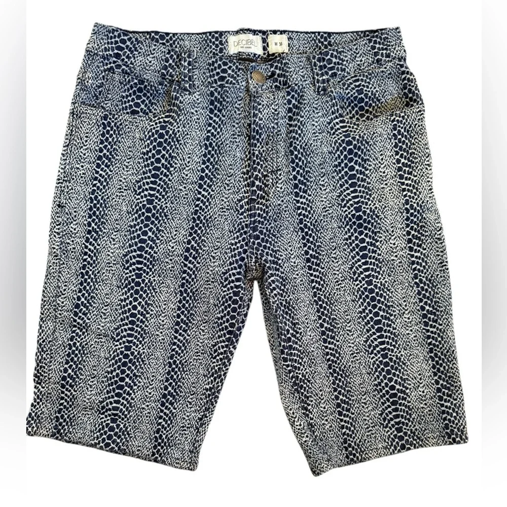 Men’s Decibel snakeskin print stretchy denim shorts EUC Size 36 - Picture 2 of 10